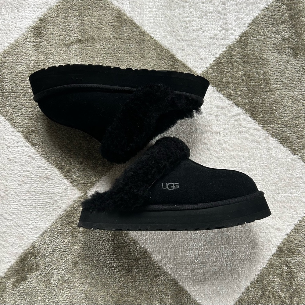 UGG || Disquette Platform Slip Ons
